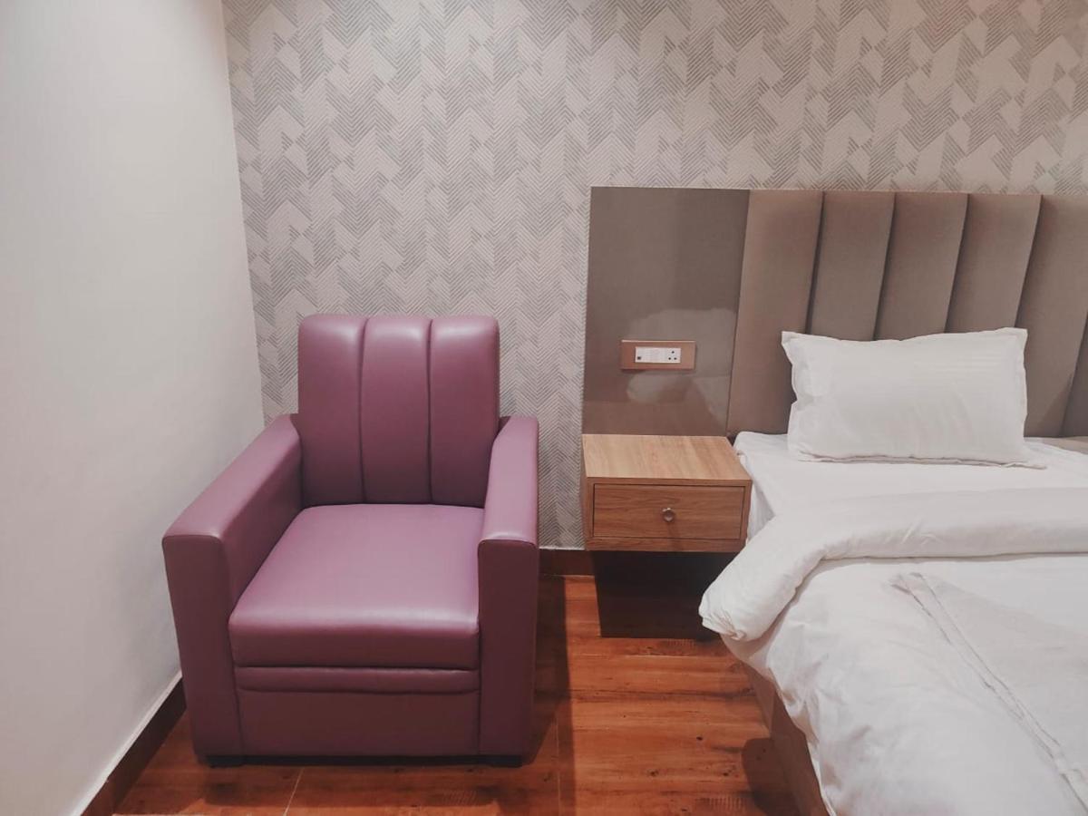 Hotel Sharma Regency Lucknow Bagian luar foto
