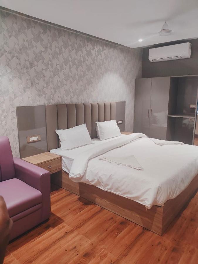 Hotel Sharma Regency Lucknow Bagian luar foto