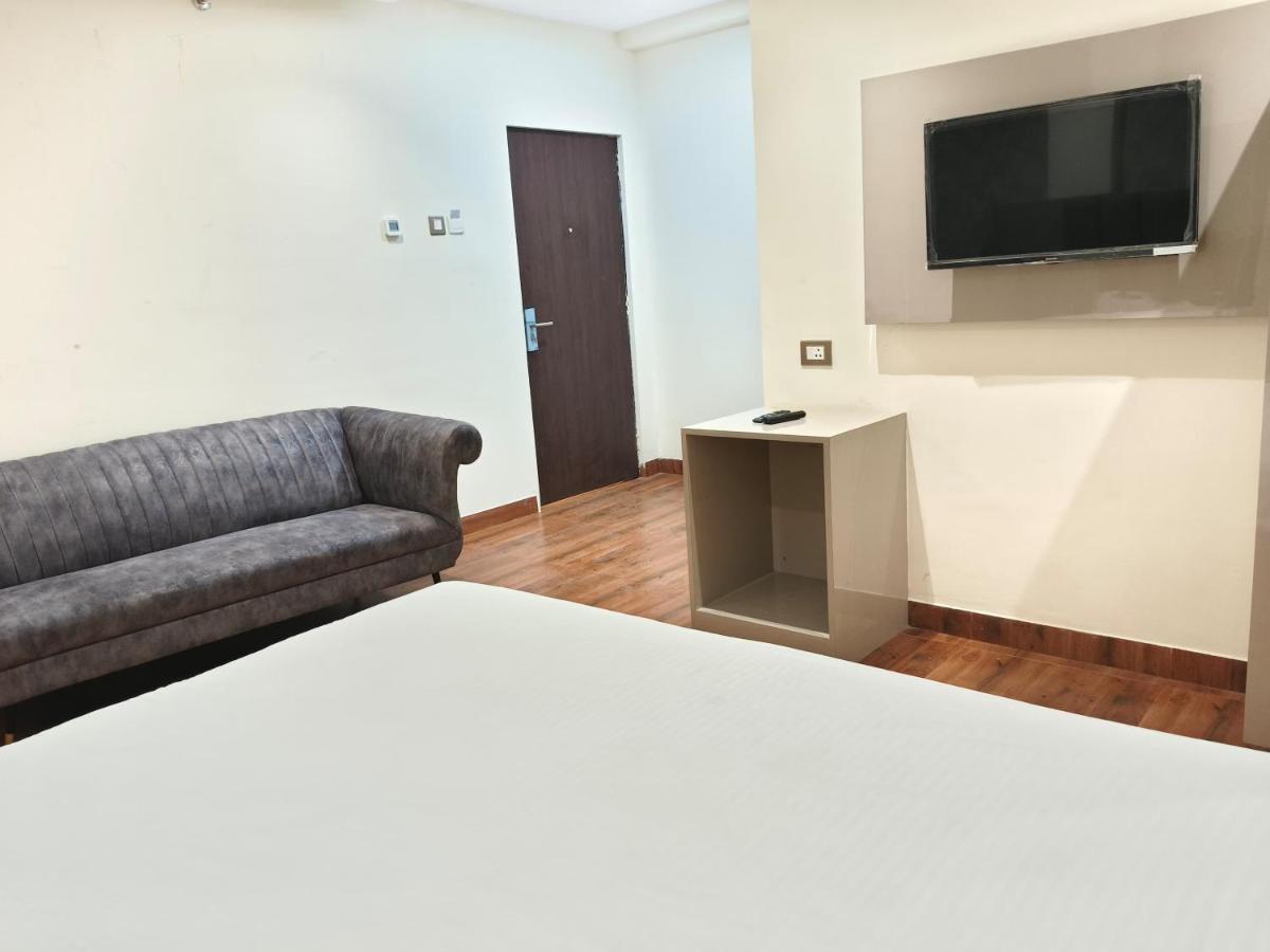 Hotel Sharma Regency Lucknow Bagian luar foto