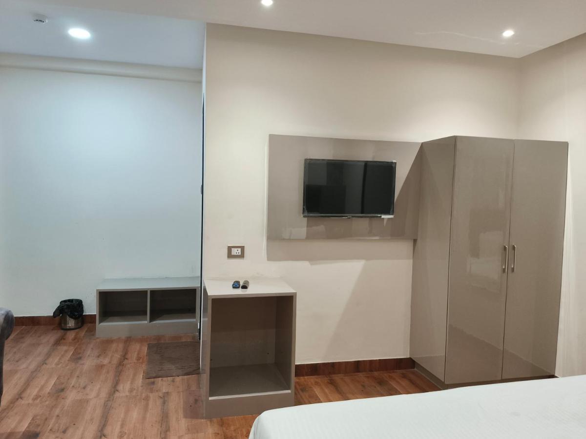 Hotel Sharma Regency Lucknow Bagian luar foto